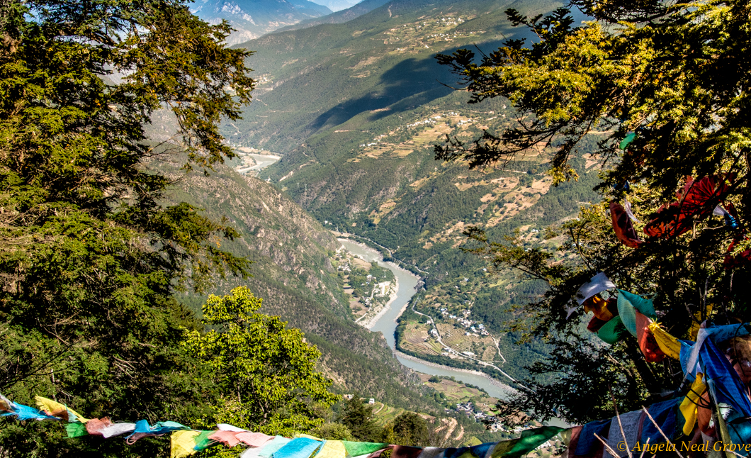 Yangtze River from mountain-top pilgrimage route