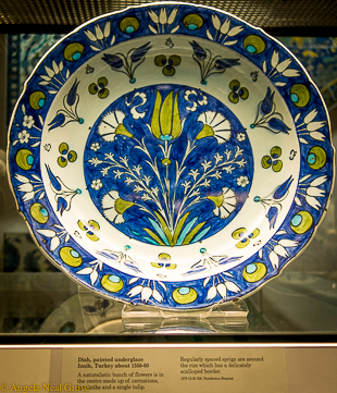 Ceramic Iznik bowl. British Museum, London. A.N.Grove