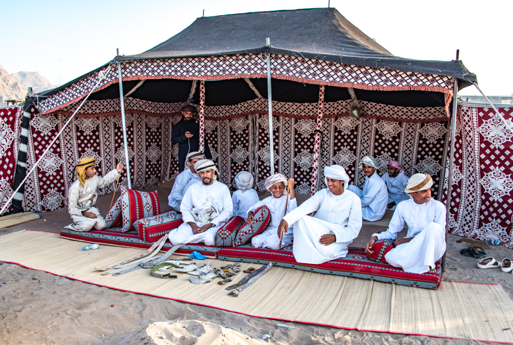 Highlights of Oman: Bedu family in a traditional tent at the Muscat Festival//ANGrove