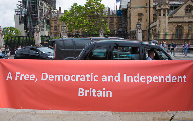 London Summer News an Views: The Brexit controversy. Here is a red banner which supports Brexit. //Photo:ANGrove