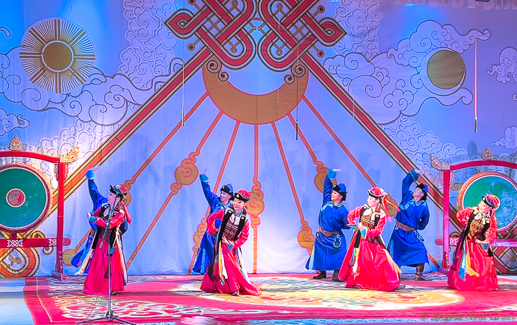 Image of a show of Mongolian singing, dancing and traditional throat singers. Music is played on traditional harps and horse-head fiddles and performers wear colorful national dress. PHOTO:ANGrove